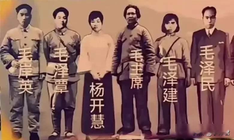 【老照片揭开尘封往事，六位亲人血染红旗，一个家庭的抉择震撼人心】每次翻看这些