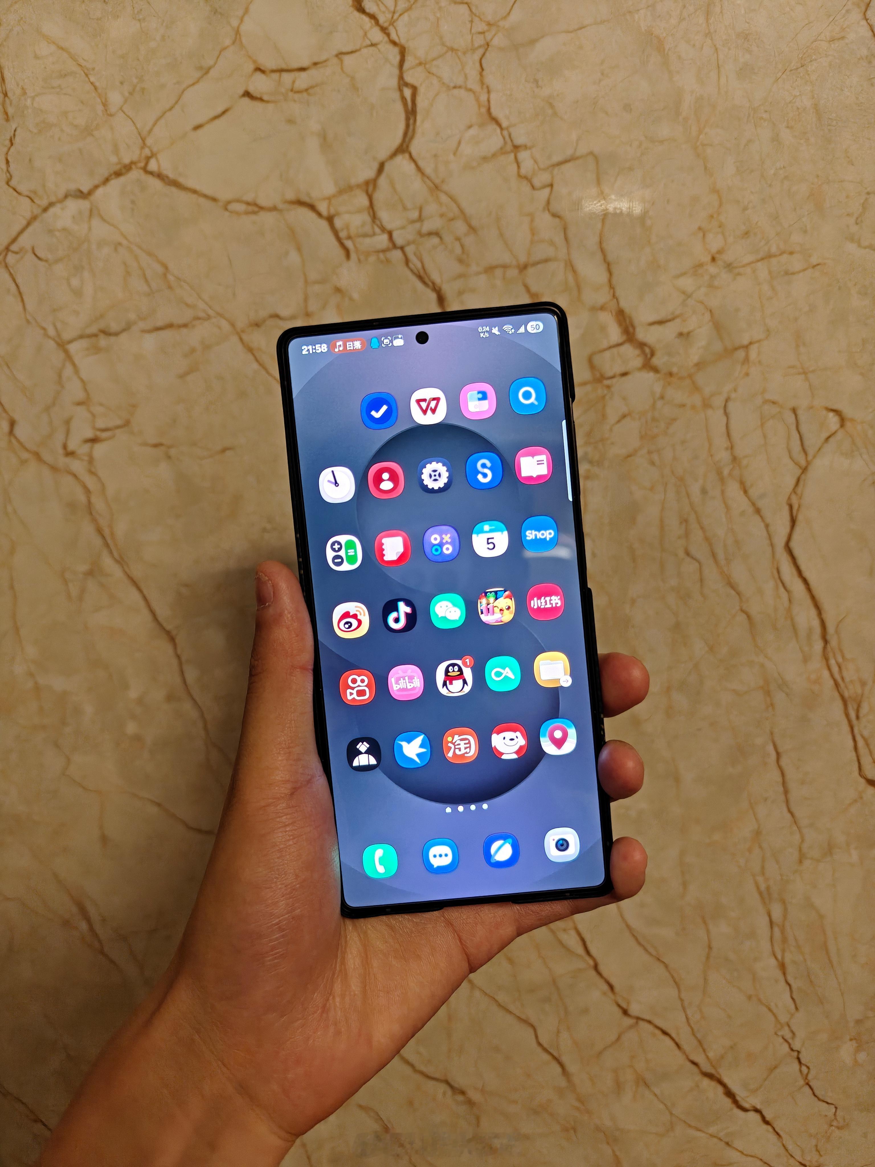 最近使用三星GalaxyS25Ultra后的一些体验分享给大家，首先就是流畅