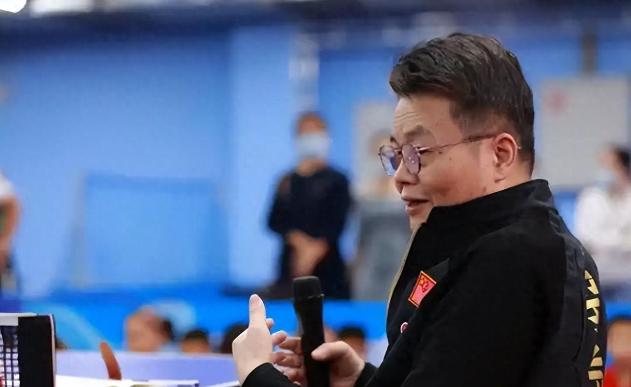 尹霄尴尬了，前脚还说国乒的梯队建设没问题，后脚国乒二队就全军覆没，WTT