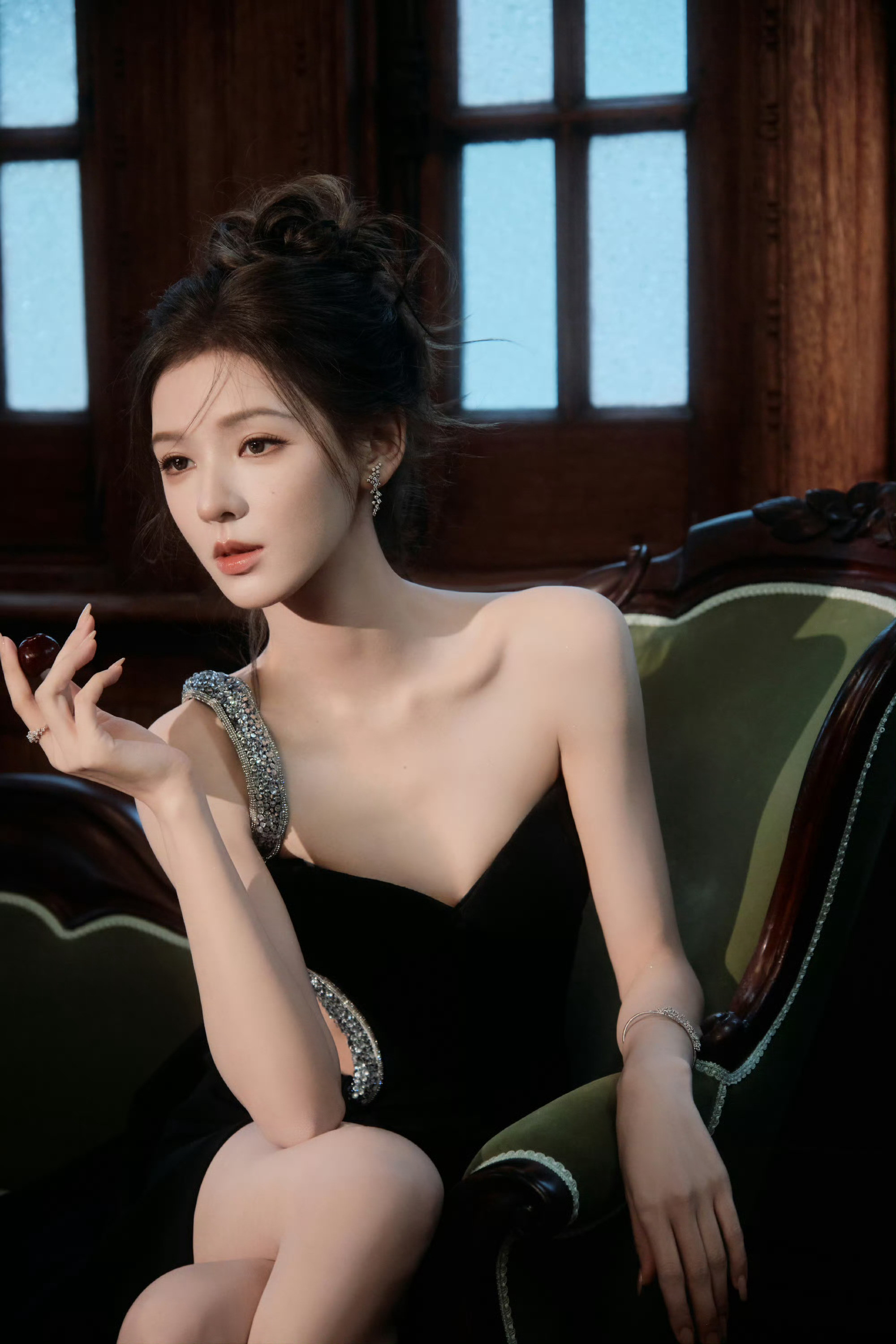 张予曦今天完全女神降临！！！美死我了，明艳动人的姐