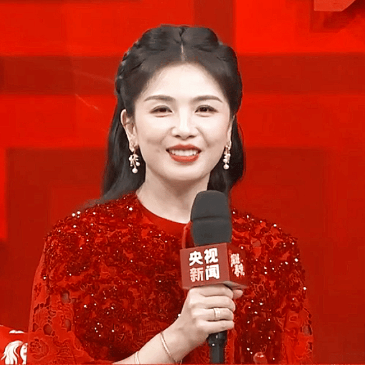 刘涛央妈严选刘涛亮相央视马年春晚，温柔声线搭配沉稳台风，尽显东方女性之美。实力