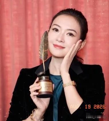章子怡，高调发文8月19号上午，章子怡在个人社交账号上高调发文，不是回应“套现