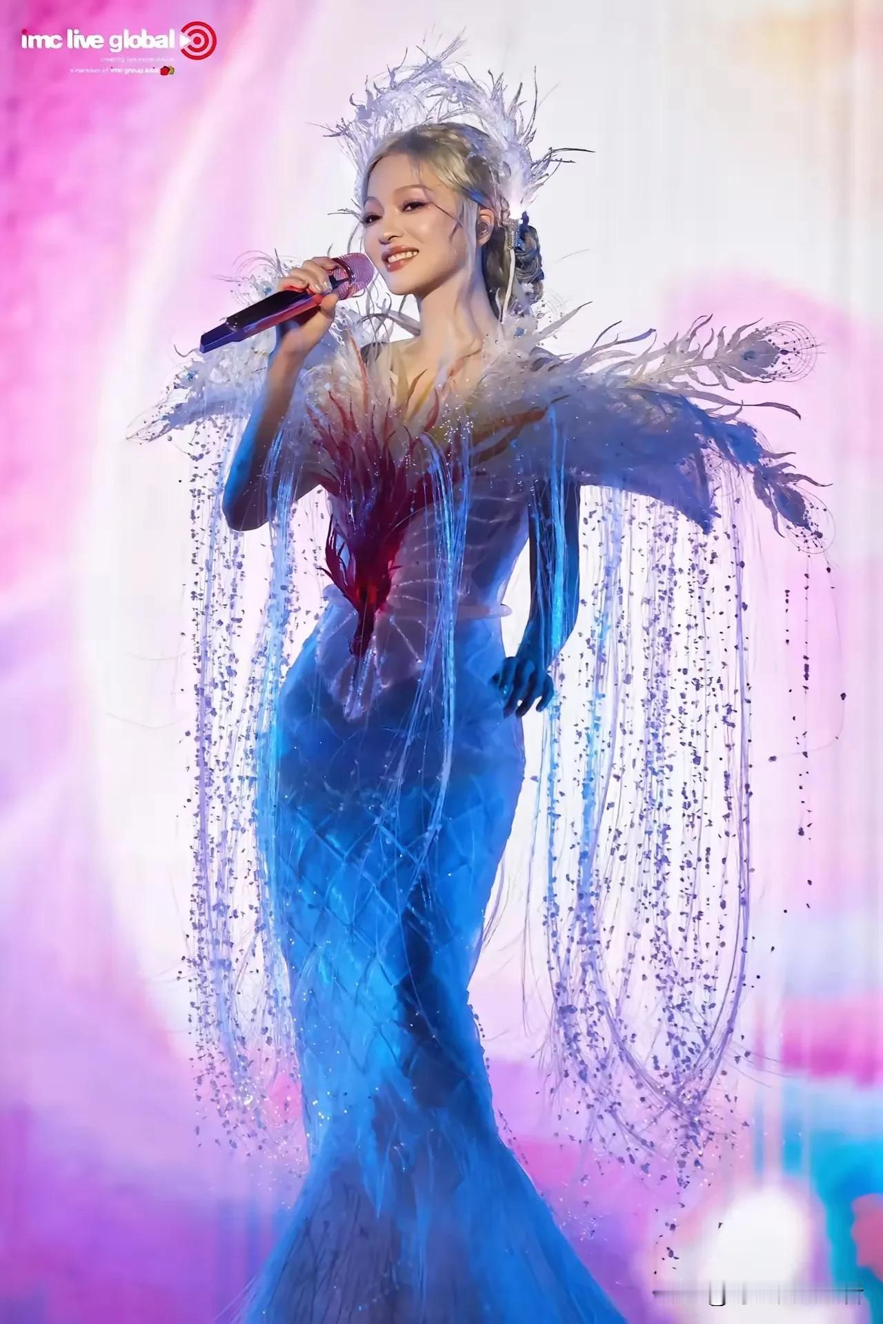 张韶涵真是最美的演唱会造型，真的怀疑她的造型师拥有童话般的心灵，和七仙女一样的巧