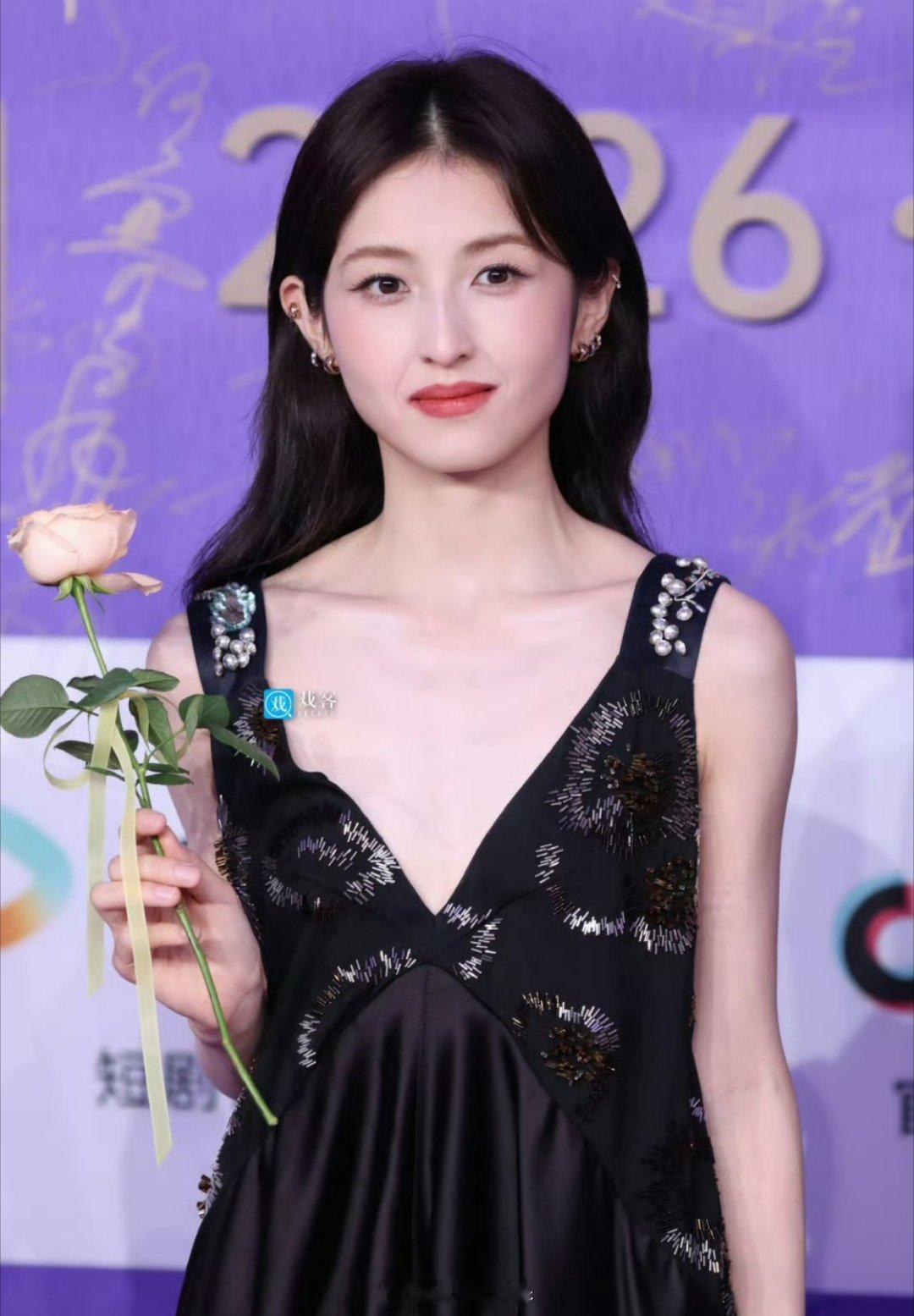有点不行00花了可能是因为瘦了太多，胶原蛋白流失？