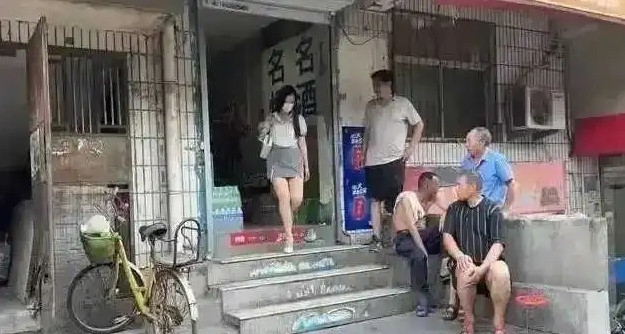 好奇！这么漂亮为啥住这种房子？​​​
