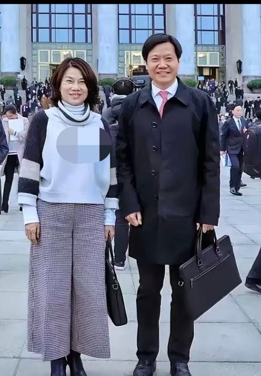 董大姐整天喷小米空调售价低就是偷工减料，但我觉得董大姐误会小米了。其实小米空调在
