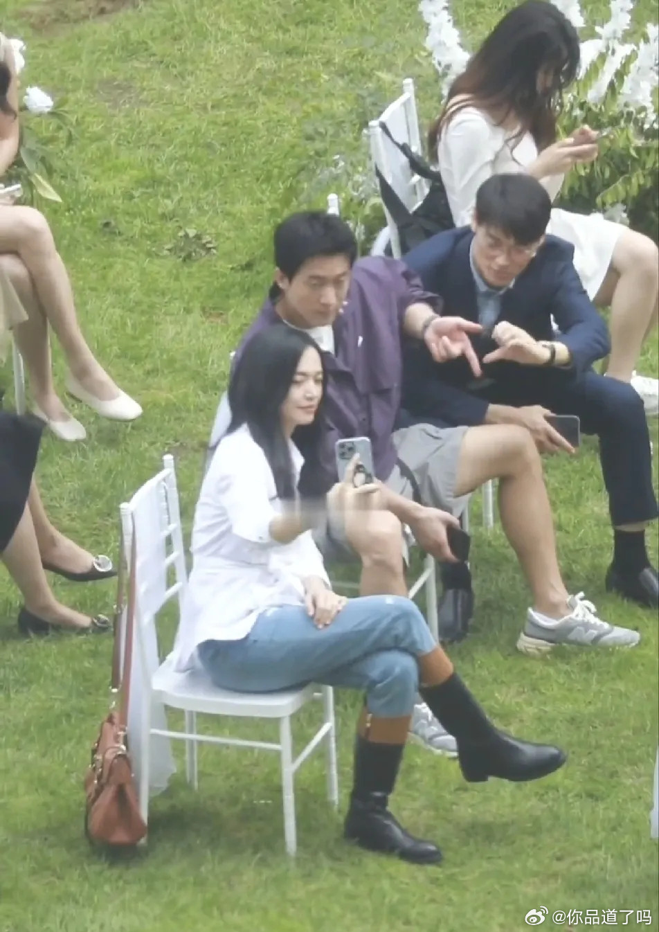 钟楚曦和侯雯元这波分手传闻，难道是因为侯雯元的“比心黑洞”属性太让人上头？看看这