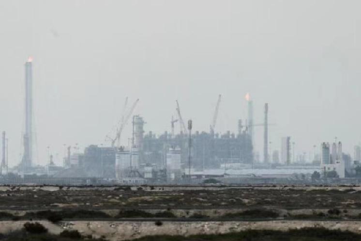 3月19日，路透社报道:“伊朗周三对卡塔尔发动导弹袭击，五枚弹道导弹中四枚被拦截