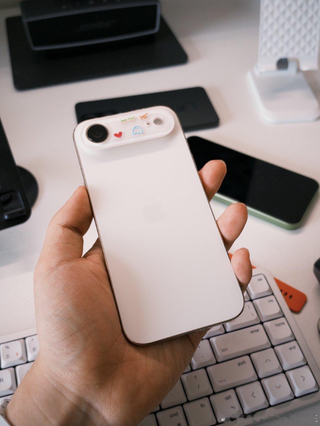 人就是这么奇怪，用大屏用久了就觉得小屏好我真有点想用iPhone18Pro代替iPhoneAir了[