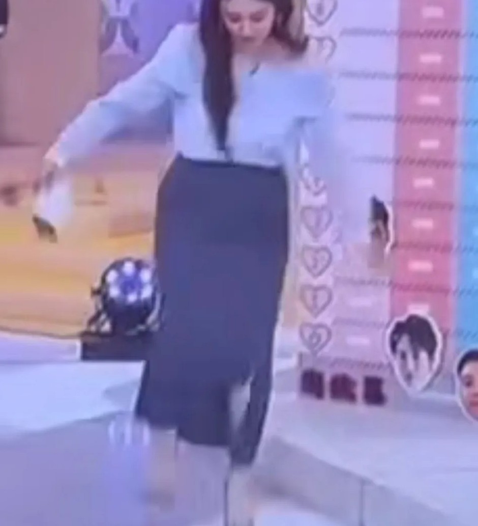 吴宗宪女儿节目上踩刘宇宁照片，真的是有什么样的爹就有什么样的女儿，采访里吴宗