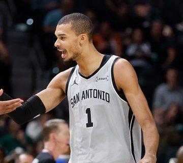 文班亚马的最佳新秀奖杯还没捂热，7冠王霍里就直接把一盆冷水泼了过来：MVP前五？