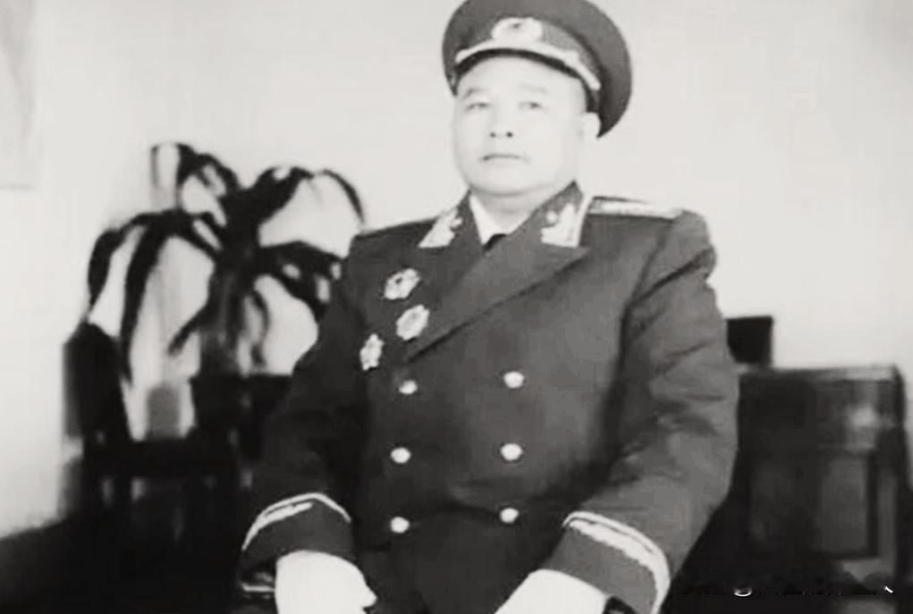 1955年，与徐海东失散二十多年的女儿徐文金在广播中听到了父亲的名字。她怎么也没