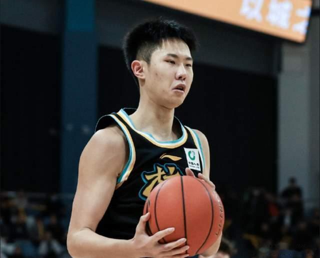 浙江广厦赵嘉仁接近签约山西男篮。一般都是经纪公司放出风声博弈。浙江广厦与山西男篮