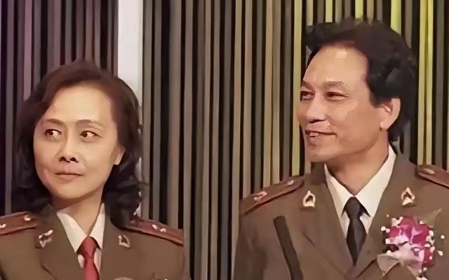 75岁，手握正师级退休待遇，拿过金鸡奖的黄梅莹，直挺挺倒在病床上。病房里静得吓人