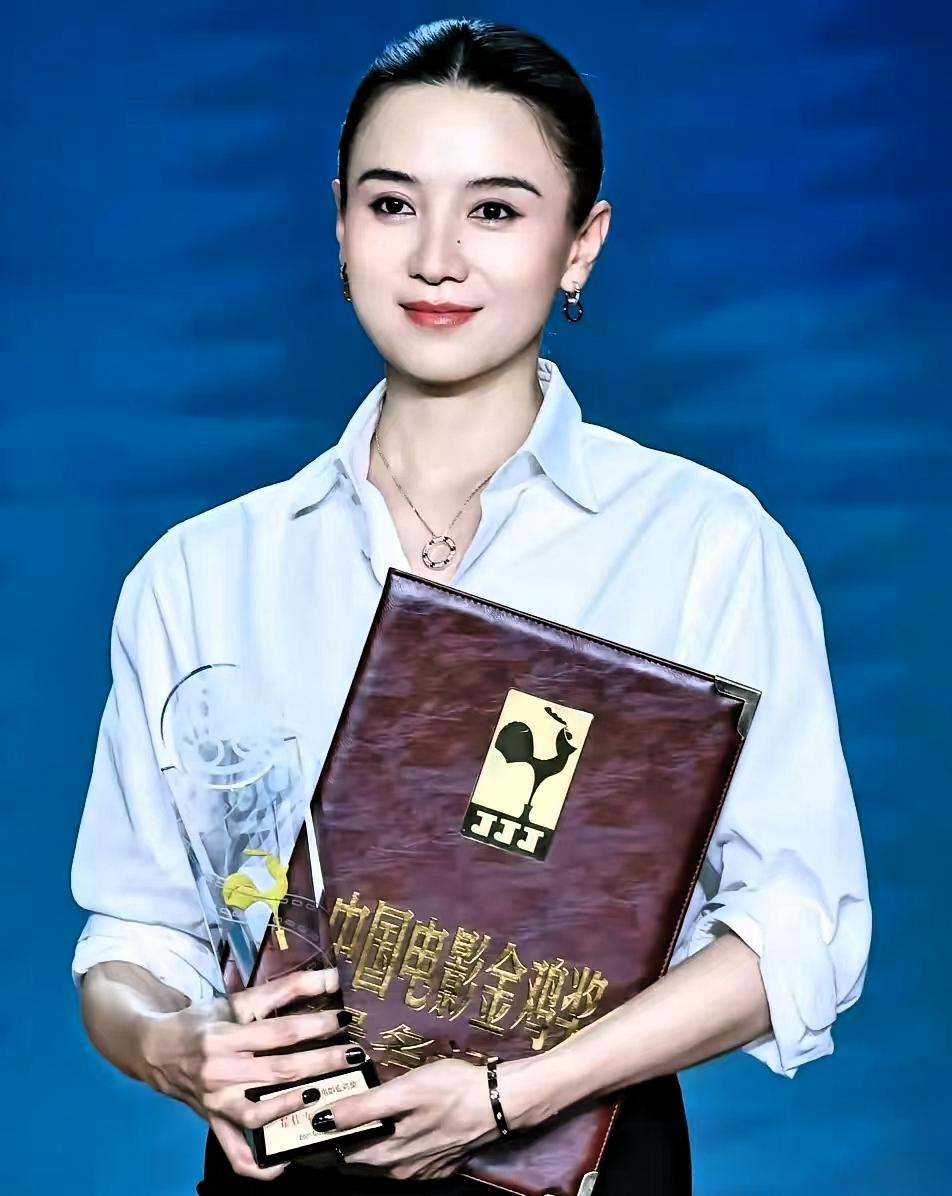 大家别再羡慕宋佳了！我们永远也成不了她！原因很简单，有个条件我们根本达不到，那