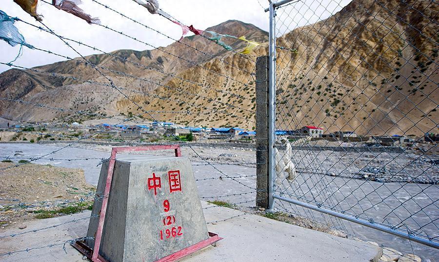 我国界碑频繁被移，以为是侵占领土，谁知背后原因让人哭笑不得边防战士巡逻时突然发