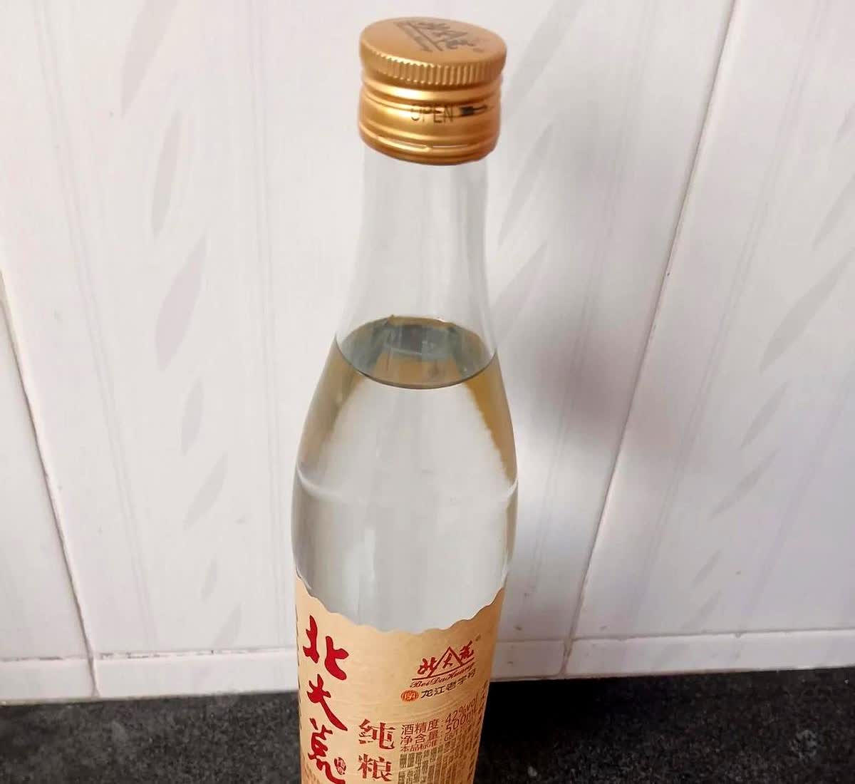 下午收到6月补助金到账短信时，我正蹲在超市冷柜前挑黄瓜。手机屏幕亮起的瞬