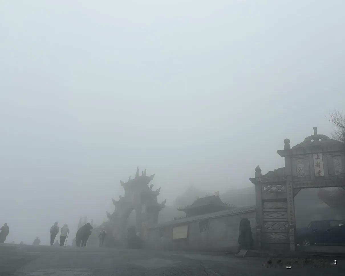 前段时间，我奔赴南岳衡山，满心期许着能暂别城市的纷扰喧嚣，沉浸式领略五岳之一的巍