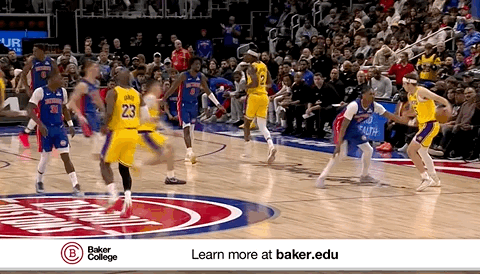 要这么吹那就判活塞赢多好呢，还打啥呀，怪累的。犯规不吹，吹里夫斯回场违例，裁判