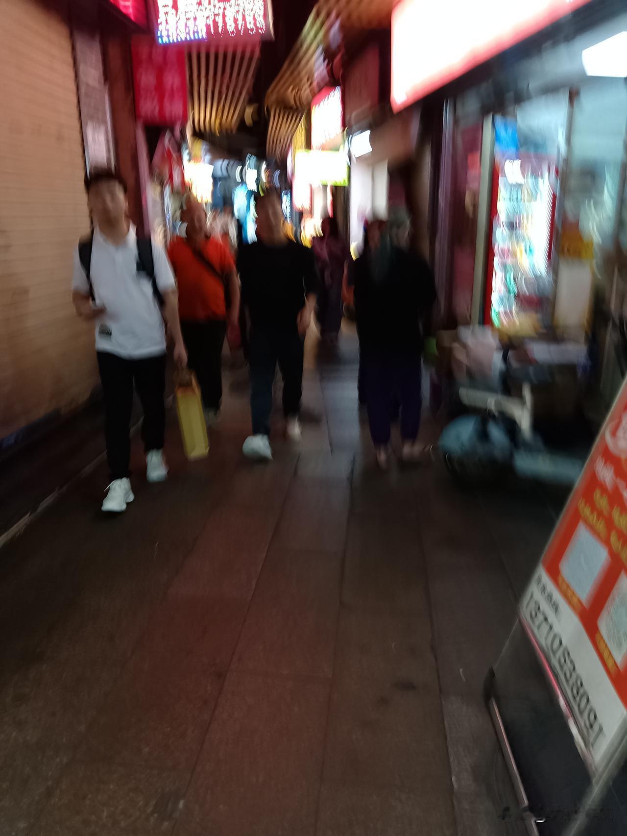 广东广州最幸运的事，便是拥有大量的城中村。为何许多人前来广州打工？因为广州是一座