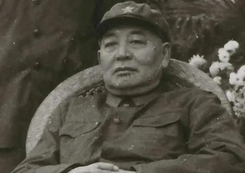 志愿军十六军军长尹先炳，抗美援朝期间因个人生活作风问题造成不良影响，1955年