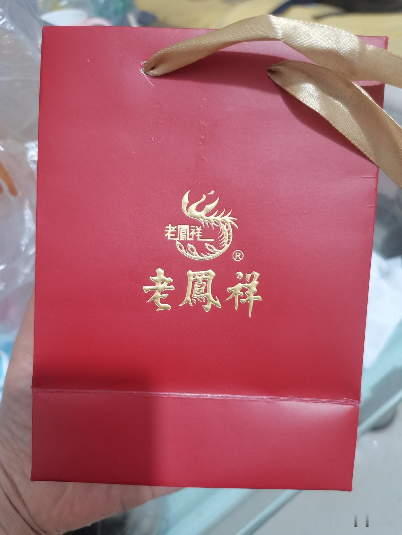今天我是最幸福的女人收到俺家大公主送的生日礼物啦开心的不得了三个孩子今天