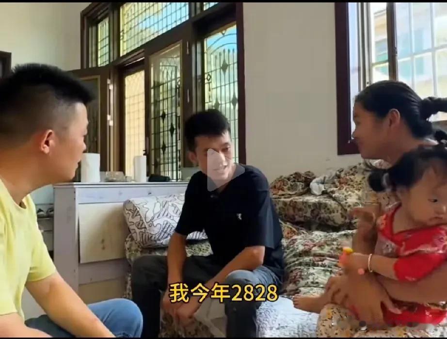 这样的女人相亲就是想白嫖男方。男子28岁未婚，俩哥哥也没有结婚，家里人着急。今天