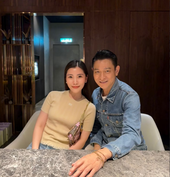 刘德华现身马来西亚与朱丽倩家人聚餐