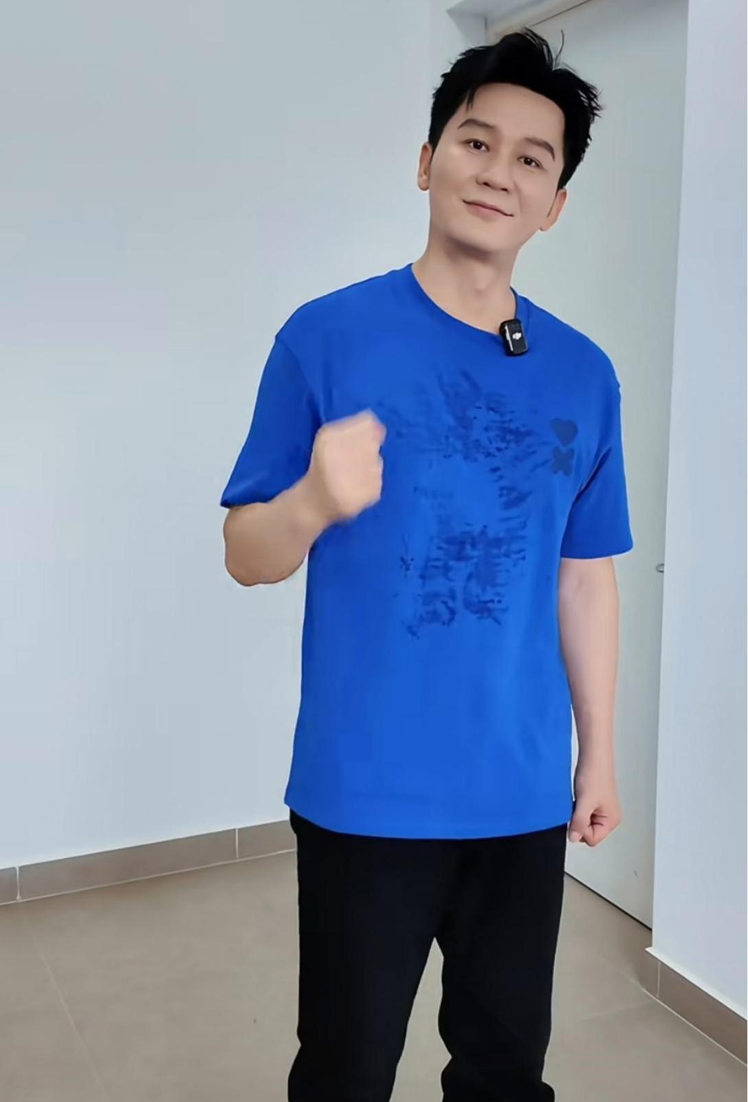李晨在社交平台晒出自己收藏的labubu，网友表示李晨是名副其实的“大黑牛”。