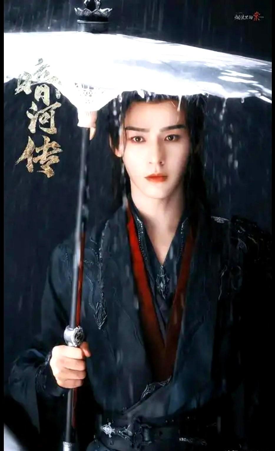有人说，龚俊被《暗河传》的男二常华森比下去。我看就是有些人非要挑事，不好好看剧