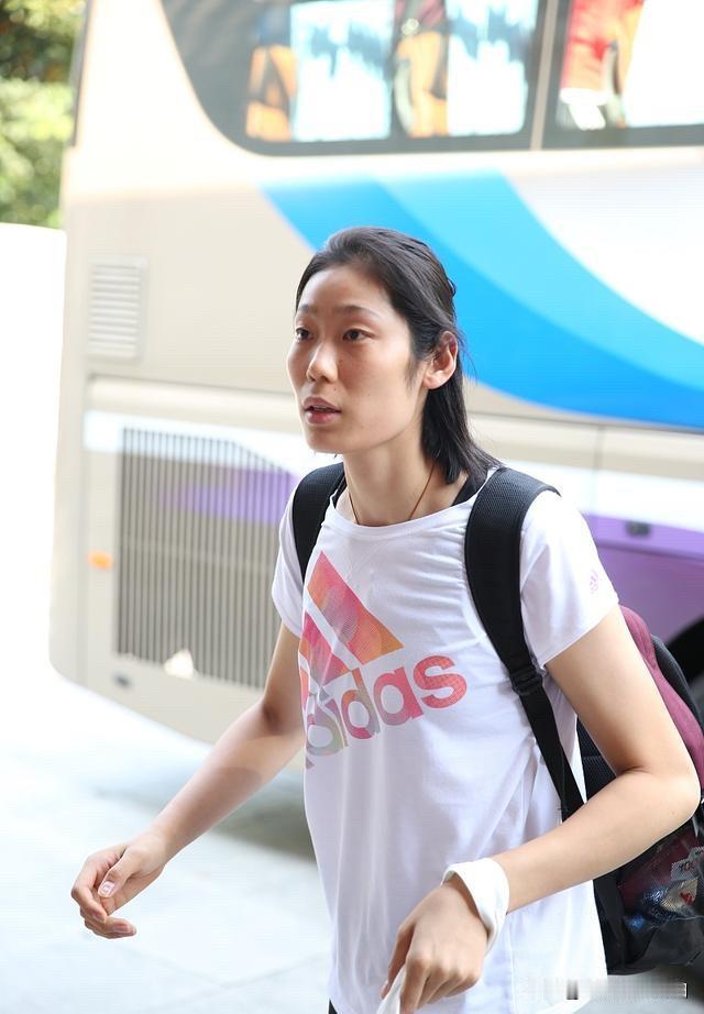我喜欢朱婷，但“完全支持”赵勇不招朱婷！我们客观来说说朱婷状态，虽然她在科内