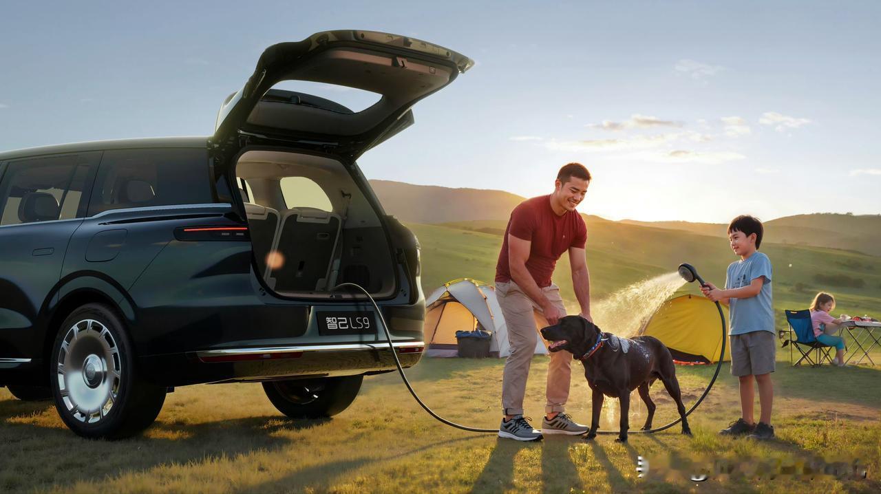 钟点房万万想不到，打败自己的居然是一台车。智己LS9发布，号称“陆家嘴凯雷德”