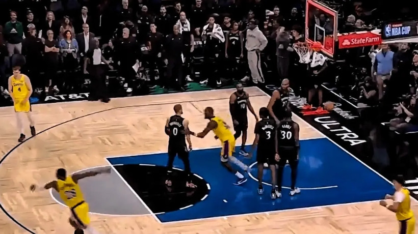 压哨绝杀！湖人拿什么留里夫斯。里夫斯真是越打越自信了，在刚刚结束的湖人对阵森