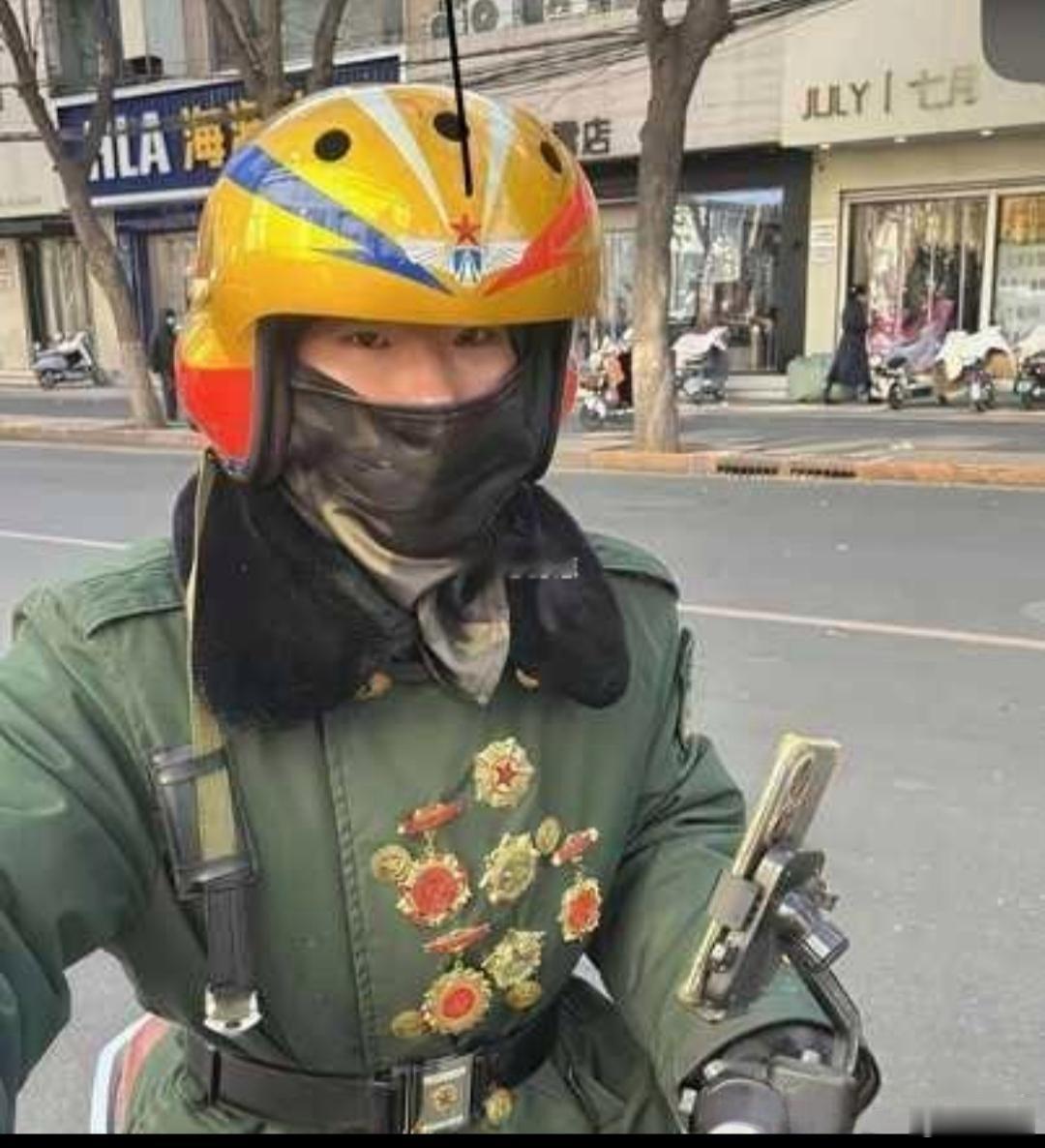 这是我见过最牛的外卖员，现在社会发展已经没救到这个地步了吗？
