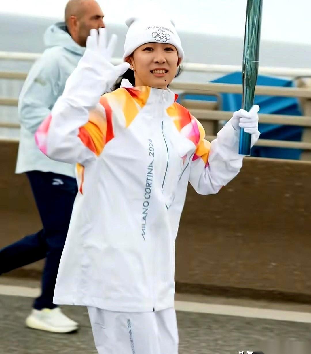 16岁。就这个数字，你品，你细品。人家已经是亚洲青年纪录的保持者，全运会双冠