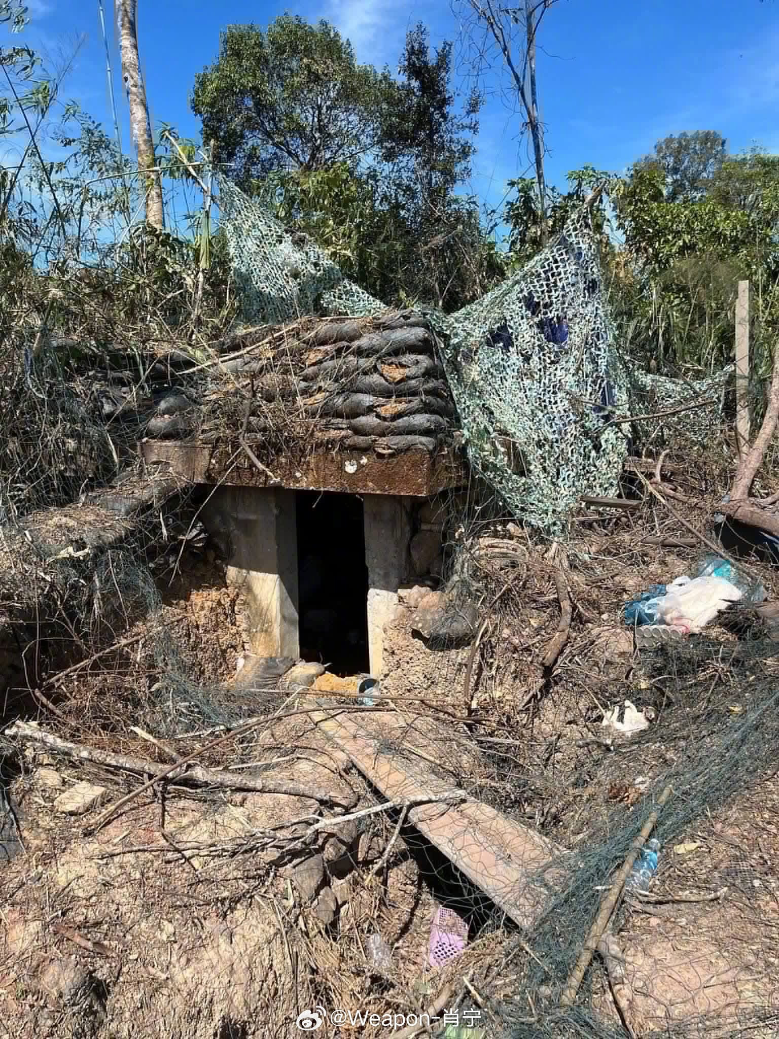 泰柬冲突泰国海军陆战队占领一个柬埔寨坚固地堡和军火库，位于农里村……泰国海军陆