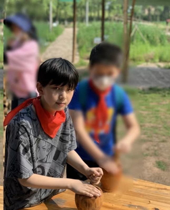 其实我一直很好懵逼为什么p1会是黑图？当时因为太萌了我还发过作品呢我真的越来越