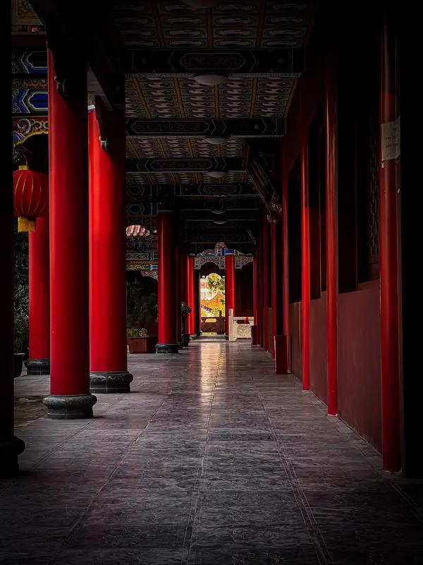 人生不如意十有八九，我创业时也以为能赚得盆满钵满，结果血本无归，那时候觉得世界都