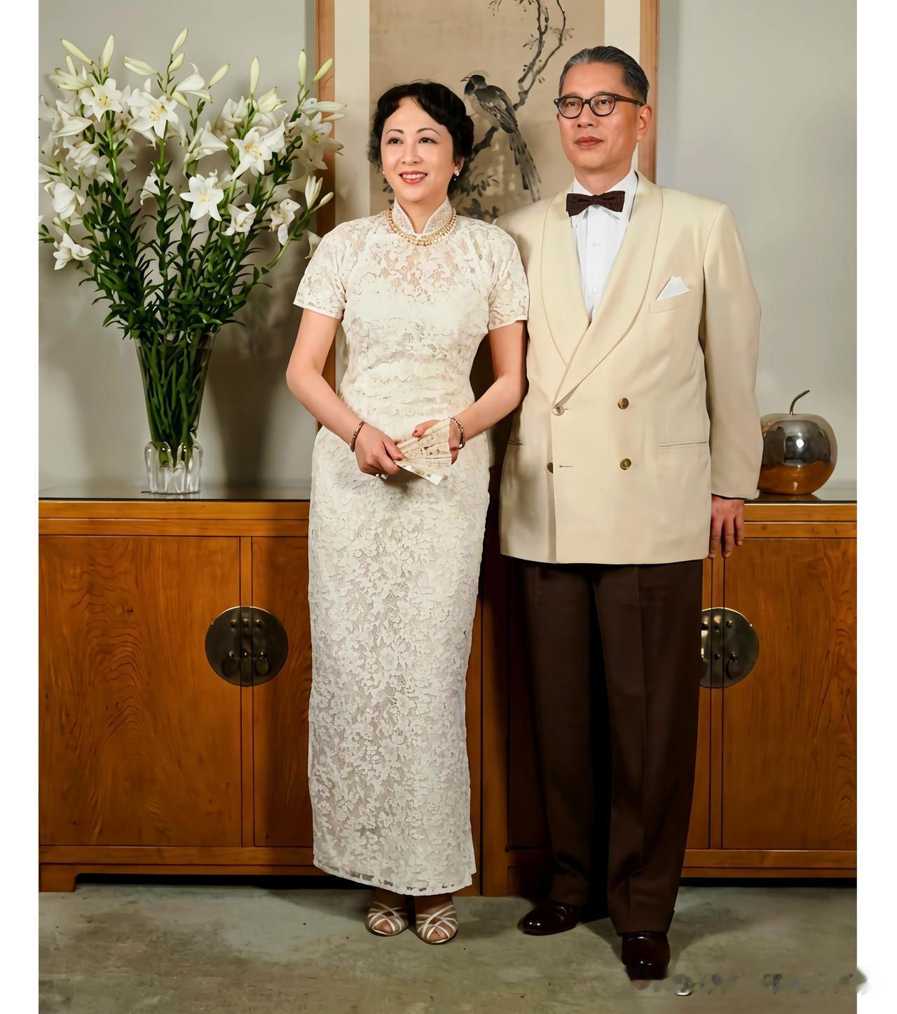 这是宋子文与他的夫人张乐怡在美国纽约留下的一张老照片，拍摄于上世纪五十年代初期。
