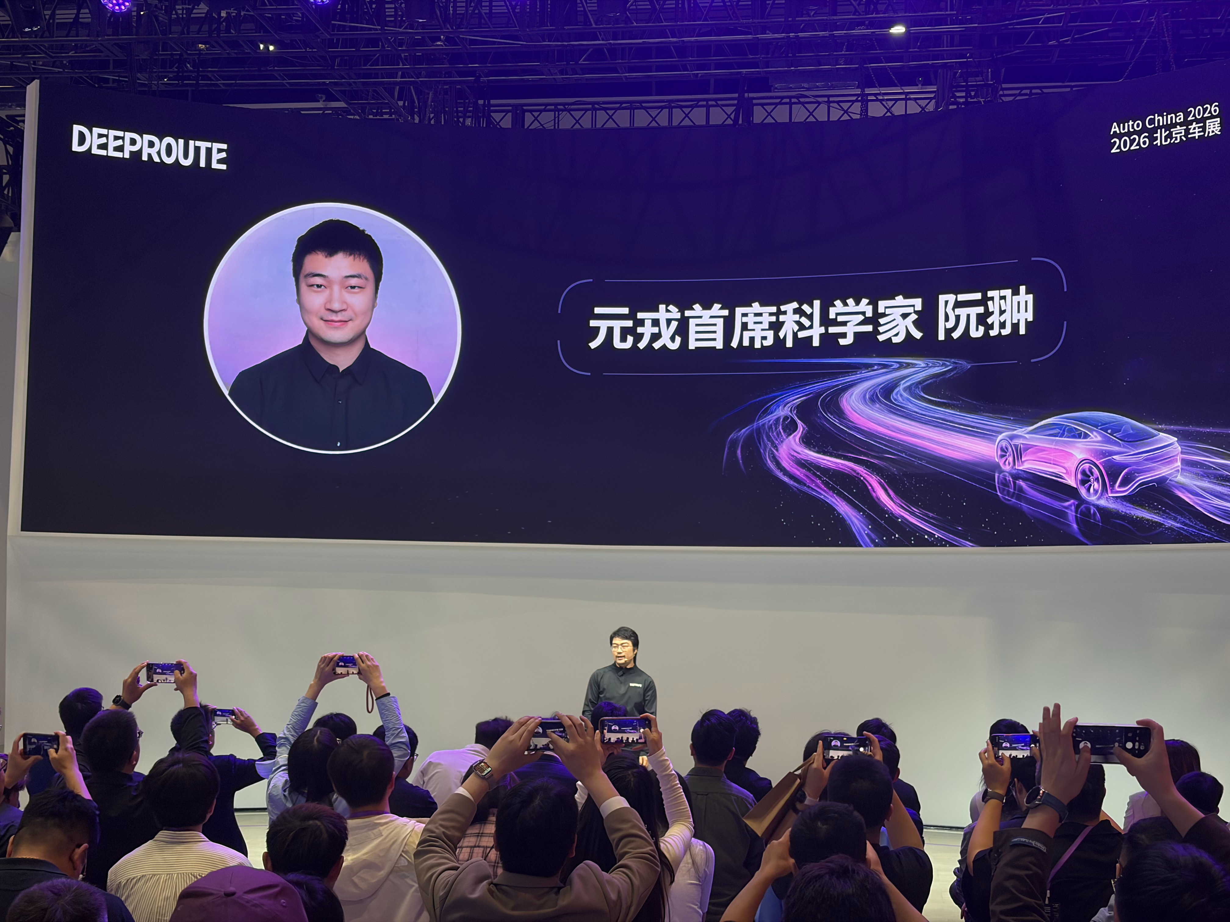 前deepseek核心研究员，现元戎首席科学家阮翀对外发言：——小模型出现瓶颈，