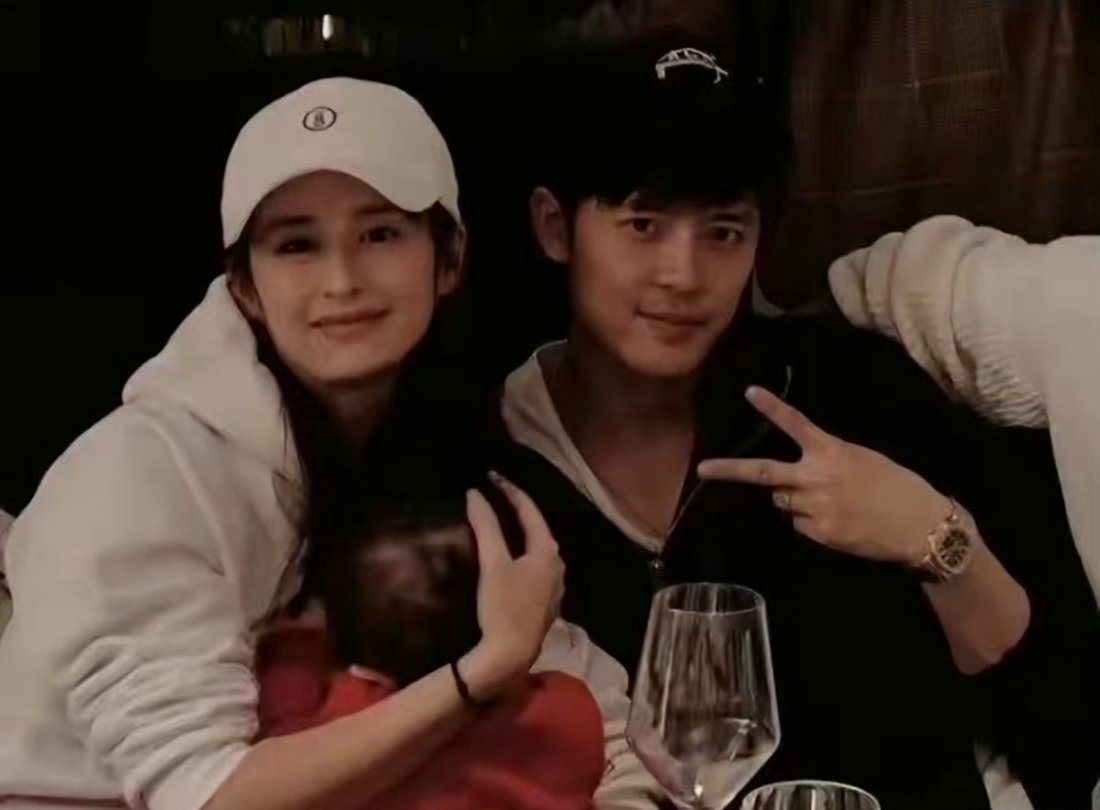 颖儿在家吃这么好在外胡说八道颖儿姐俩人感情是真的好！哥姐要一直幸福！