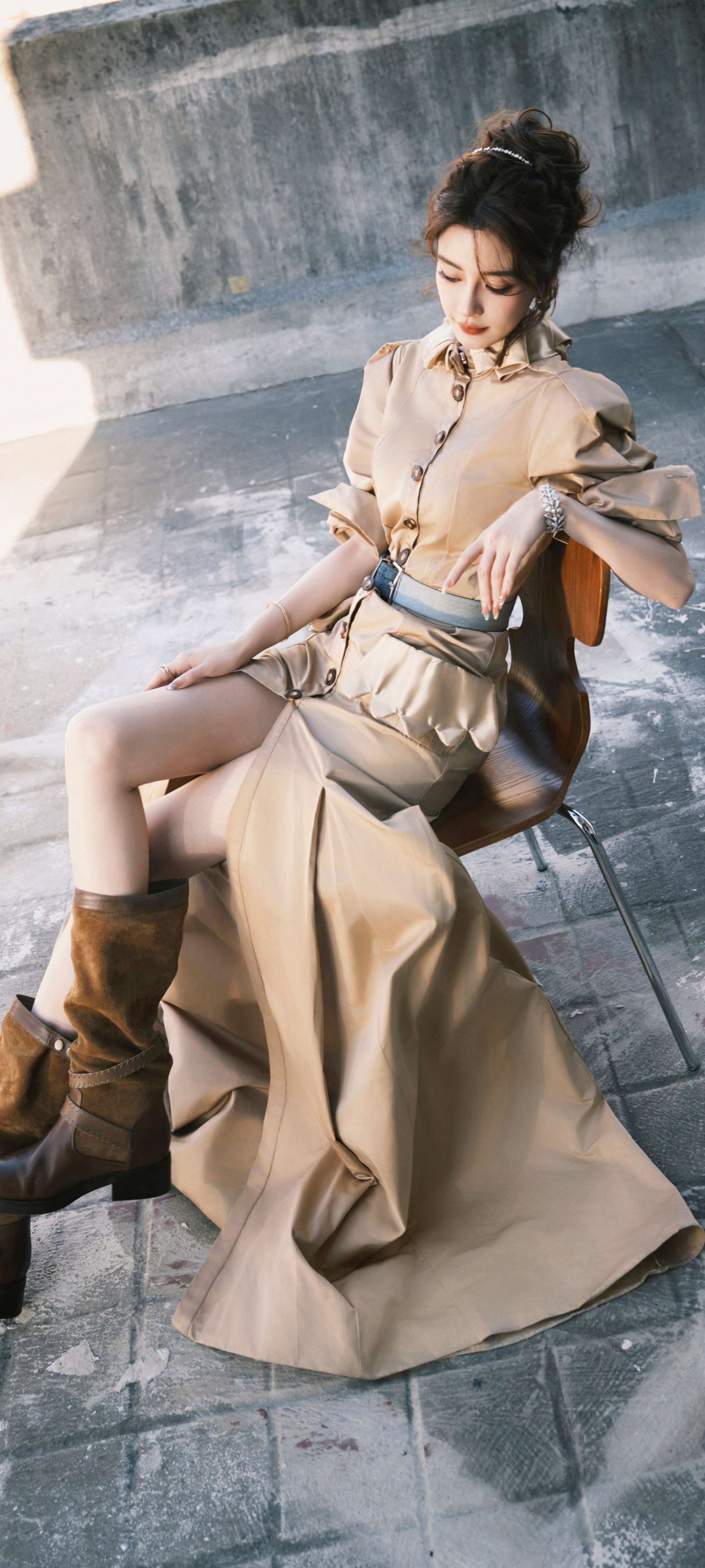 angelababy穿搭壁纸：暖金衣纹裹着优雅的秋色浪漫。杨颖angelabab