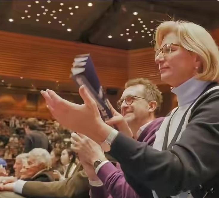 杜塞尔多夫老板后悔了，每年800万欧赞助跑了！据说当年樊振东最想去的就是杜塞尔