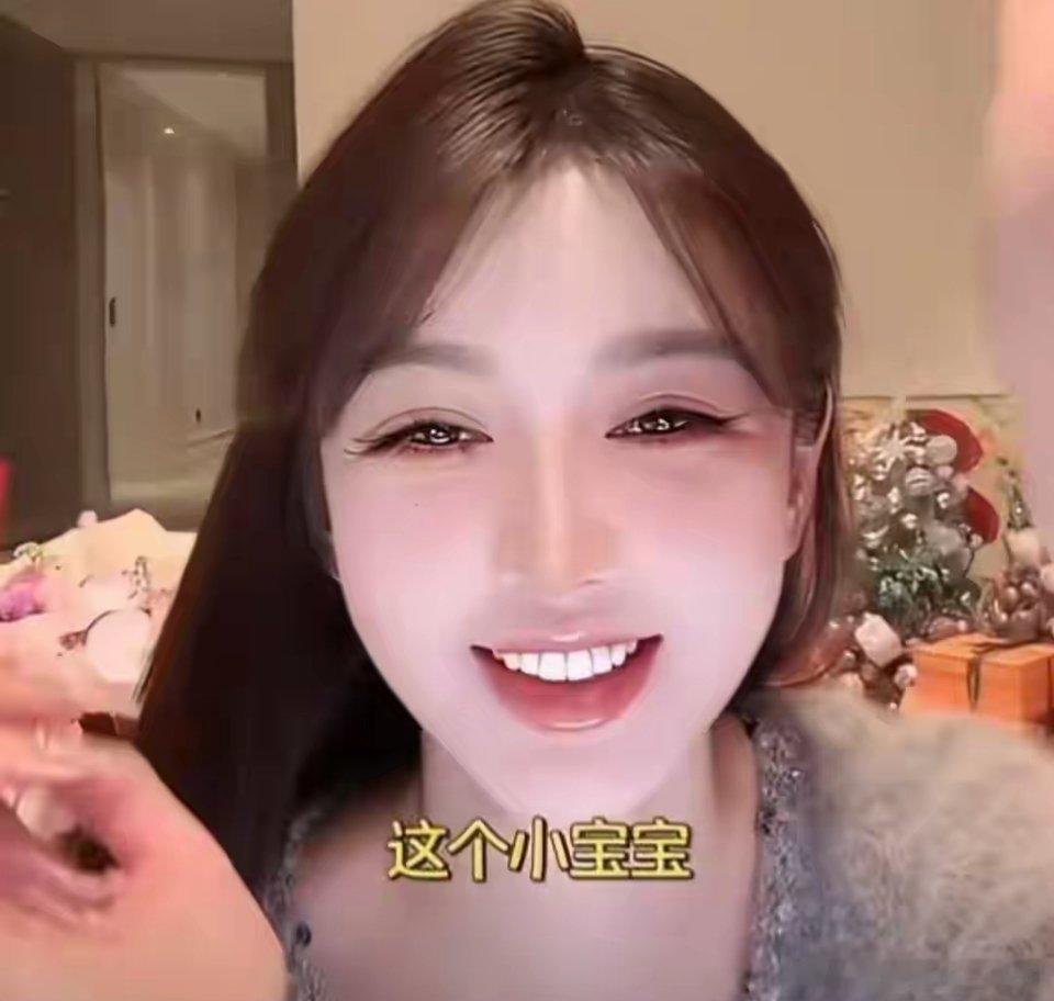 叶珂直播中途孩子哭了，叶珂直播中途孩子哇啦哇啦地哭了，她表面上开玩笑说配乐呢，心