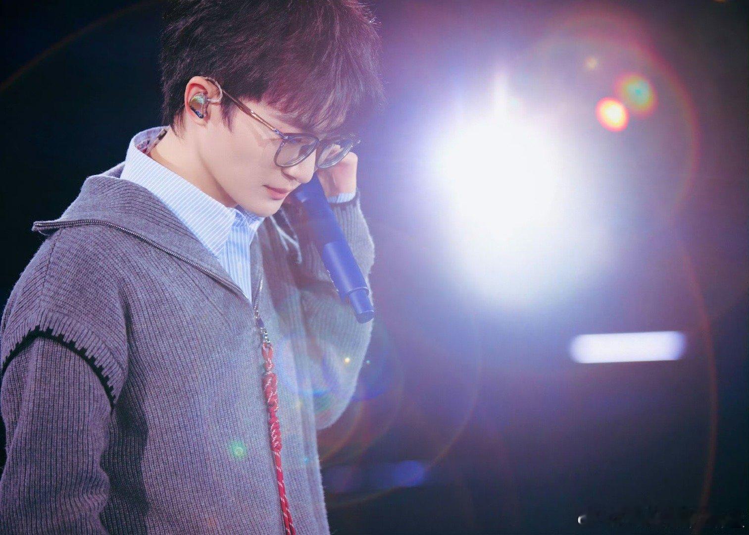 周深也不知道自己在说什么周深说粤语的样子像极了学外语的我！开始信心满满，中间逐