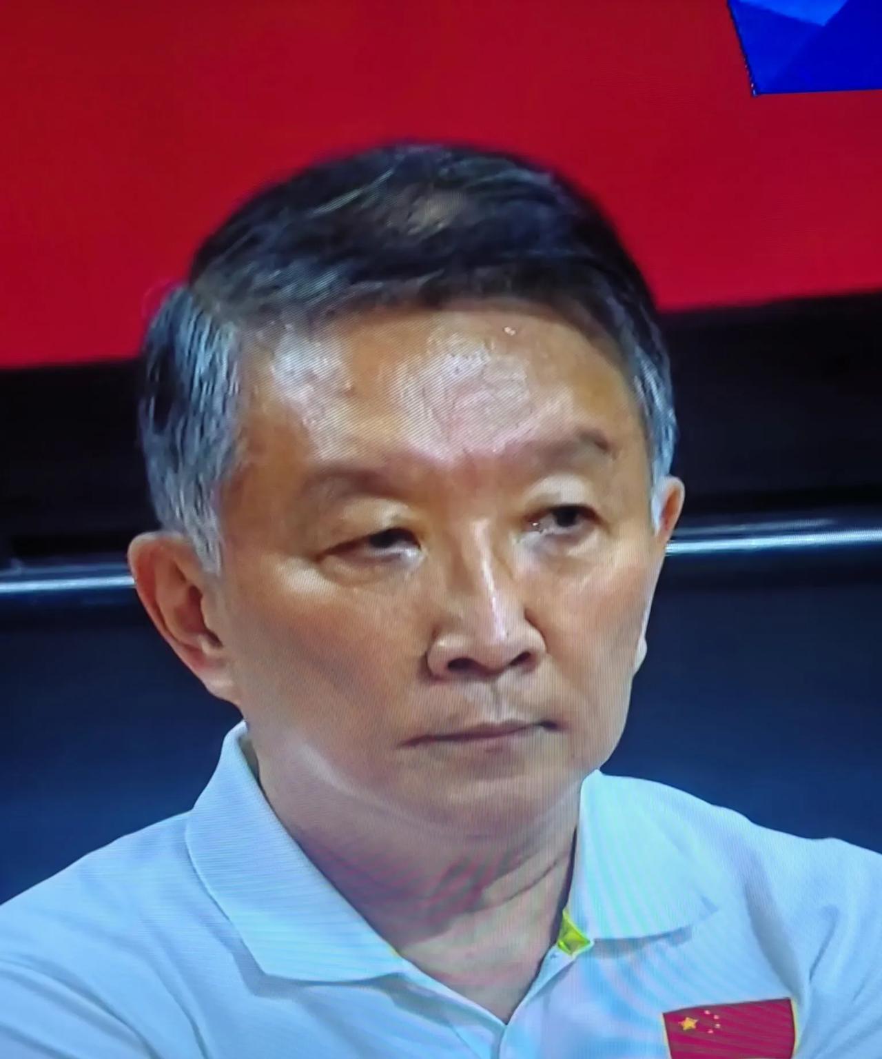 中国女篮这场输得真不冤！新帅带队暴露几大硬伤，看完让人直拍大腿[捂脸哭]。要有强