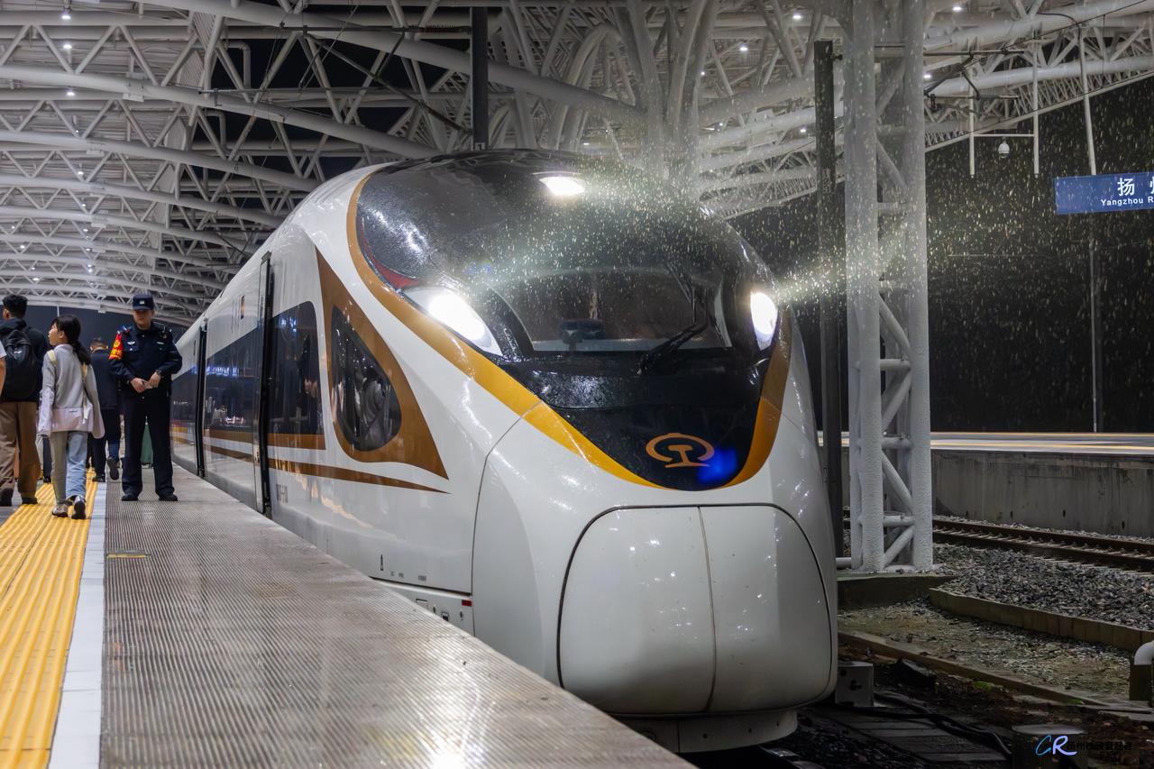 C3713次（扬州—徐州东）列车扬州站待发！呼和浩特局CR400BF-G复兴号高