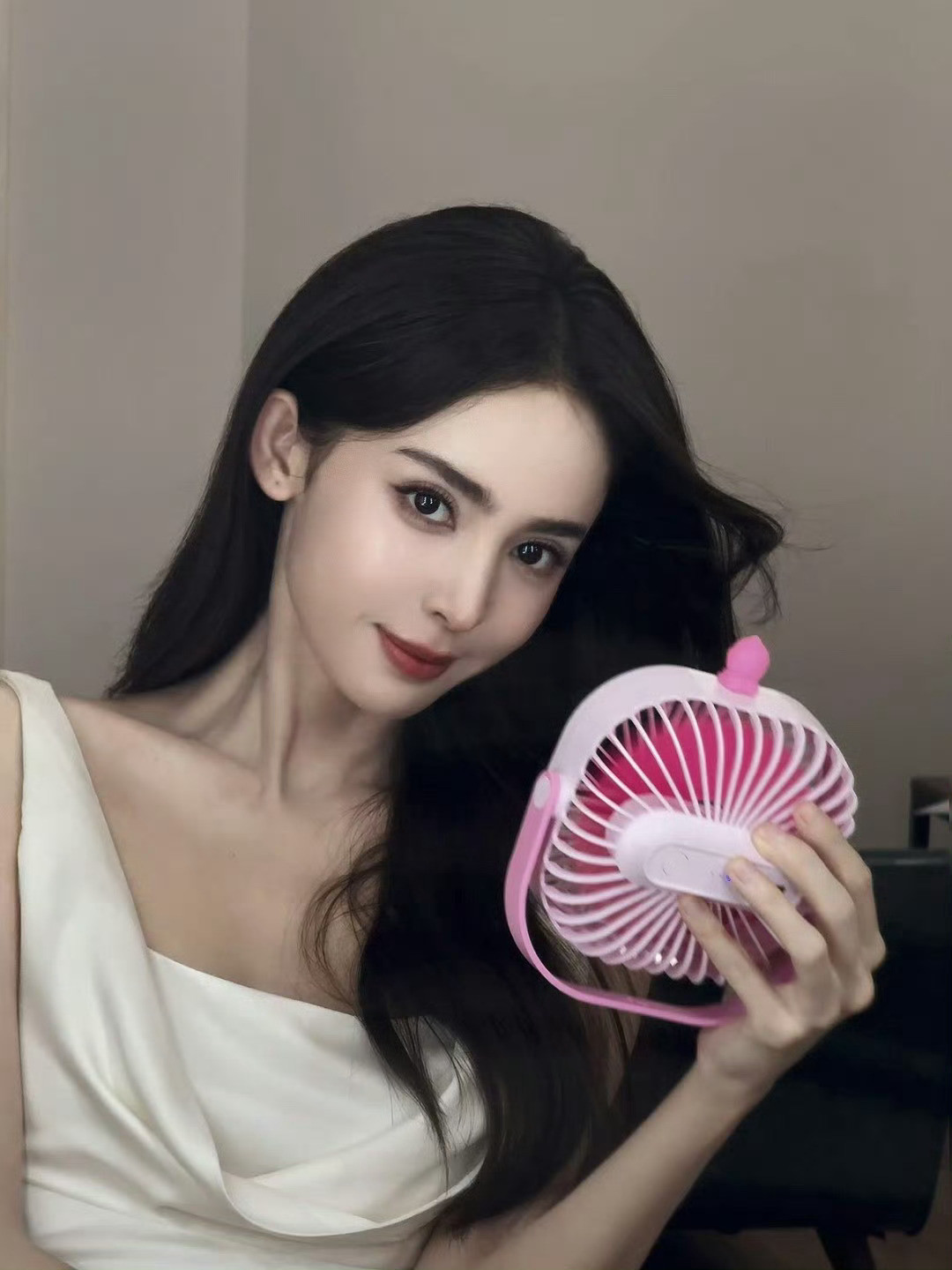 娜扎身边的人真的不会担心哪天一不小心就被美s了吗💕​​​