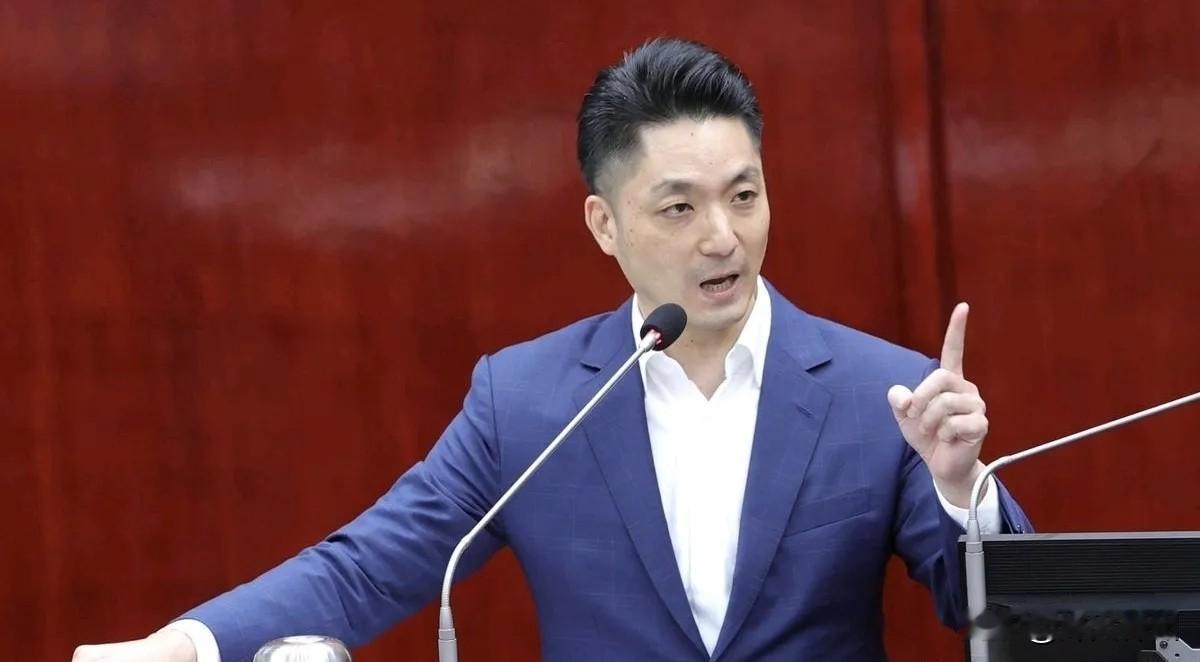 8月12日，民进党台北市议员简舒培今质询问台北市长蒋万安，地方补助被总预算卡住，