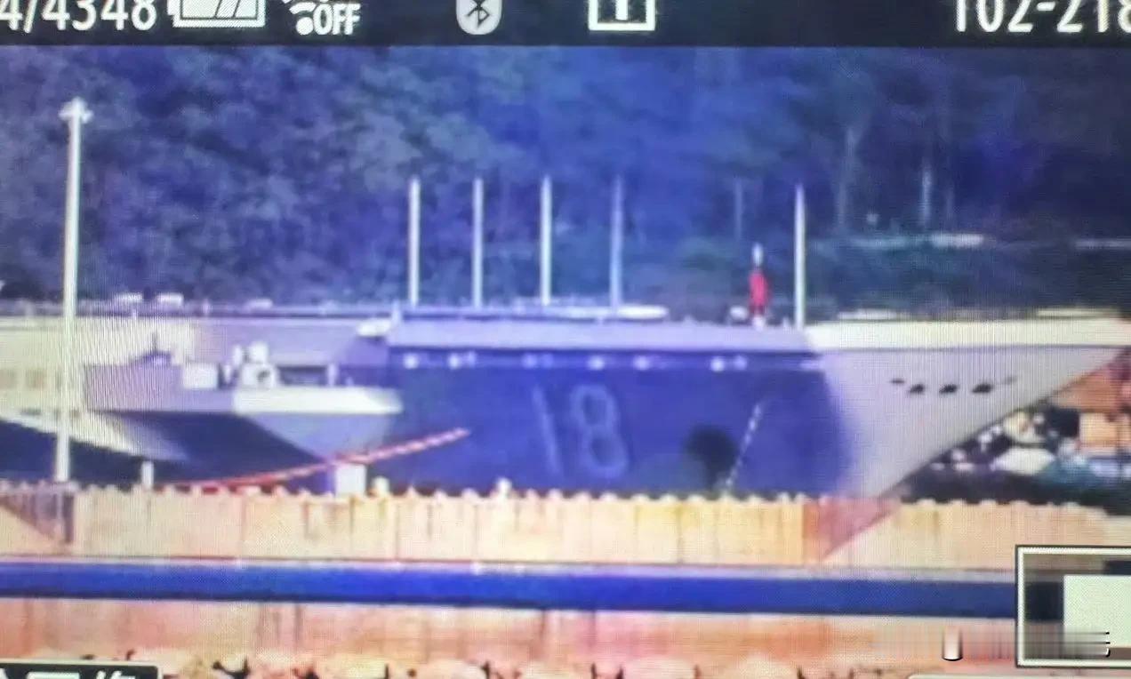 福建舰，就这么“低调”入列了？没有敲锣打鼓，没有高调官宣，但纪念明信片上的邮